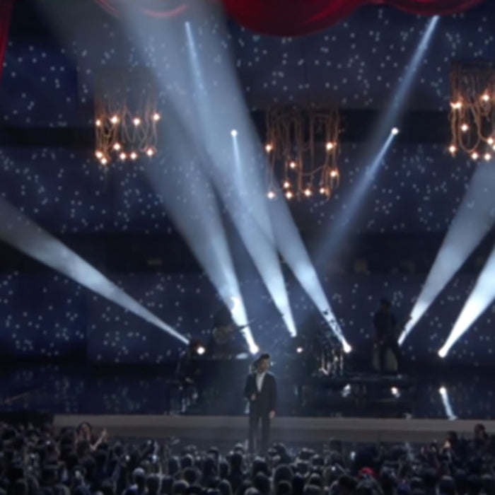 Brand New LED Filament Bulbs Light up The Weeknd on the Junos
